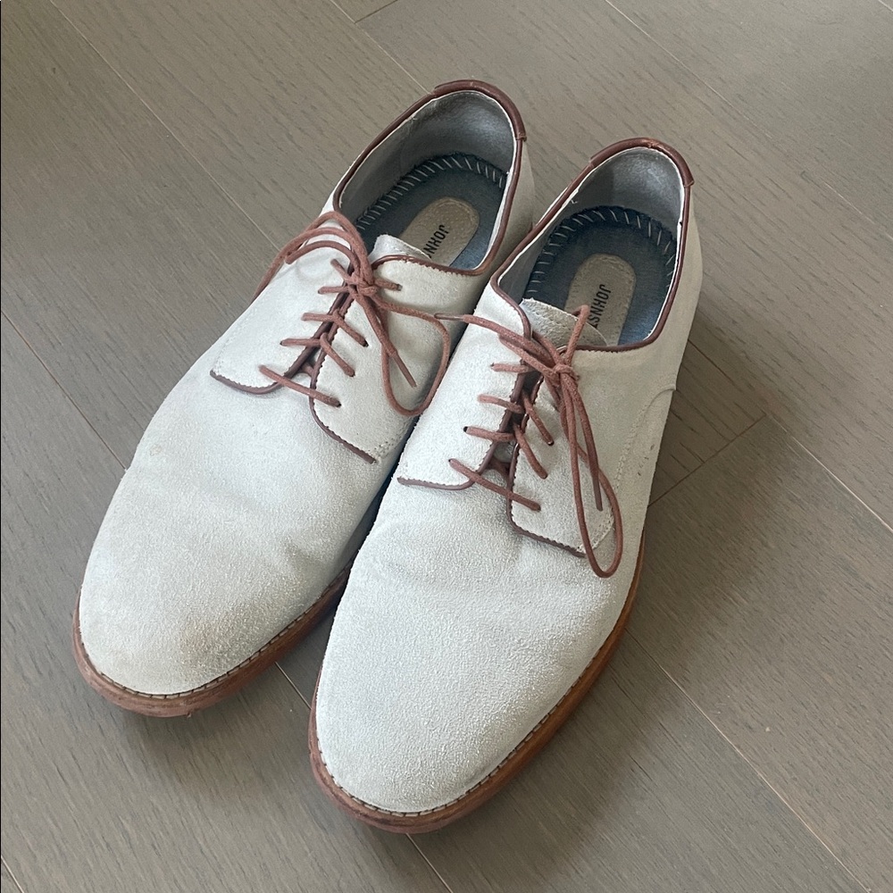 White suede nubuck with red soles